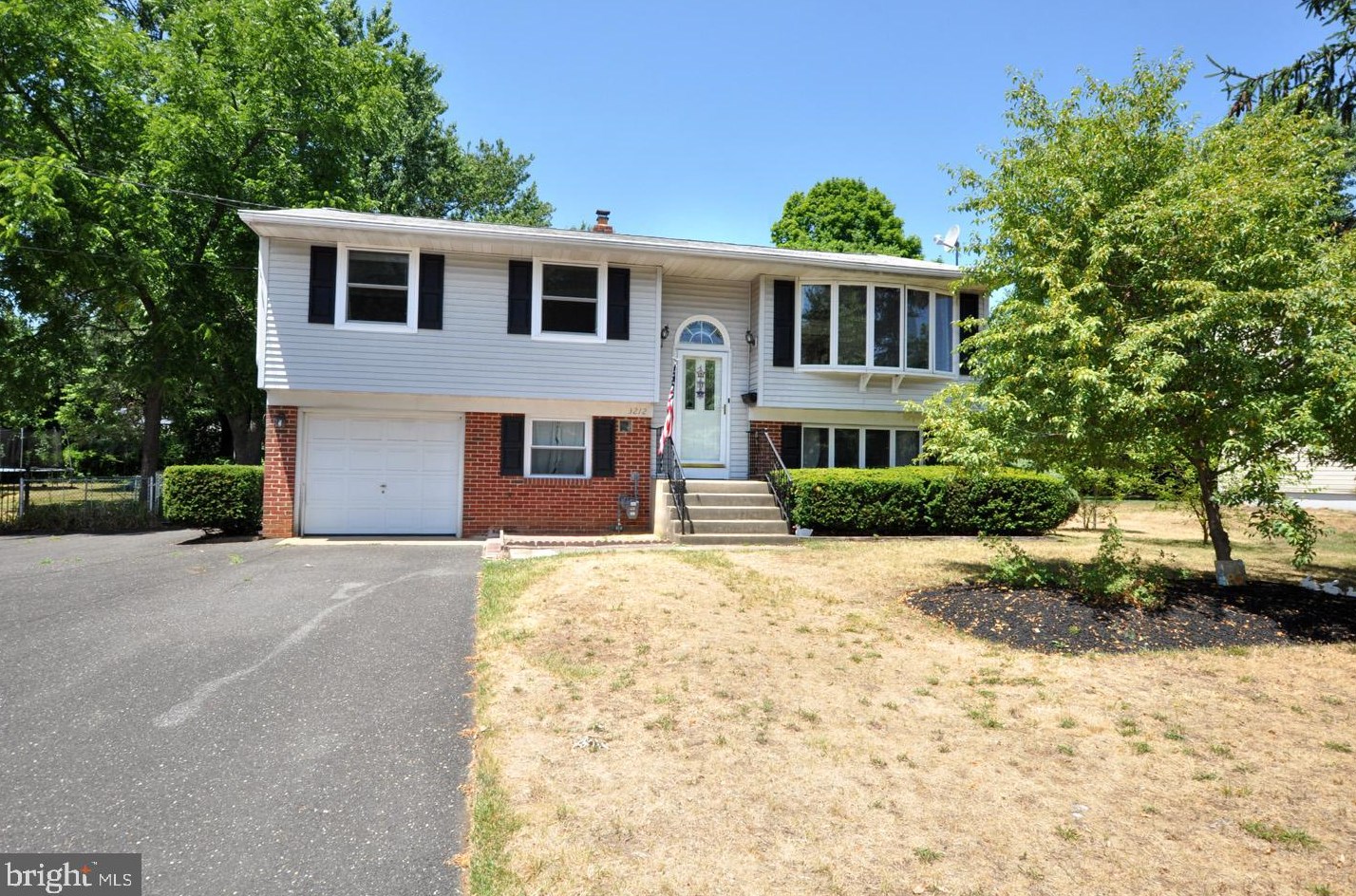 3212 Concord Dr, Riverton, NJ 08077