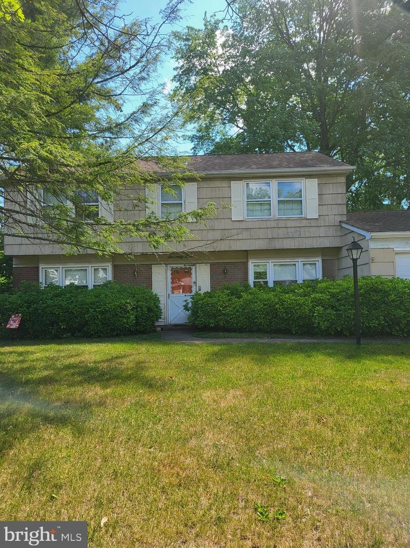 79 E River Dr, Willingboro, NJ 08046