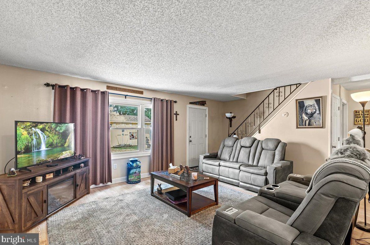 85 Pheasant Ln, Willingboro, NJ 08046
