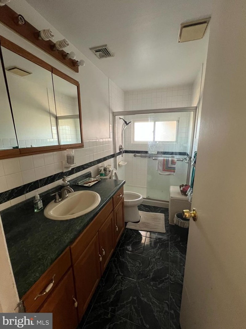 55 Bartlett Ln, Willingboro, NJ 08046