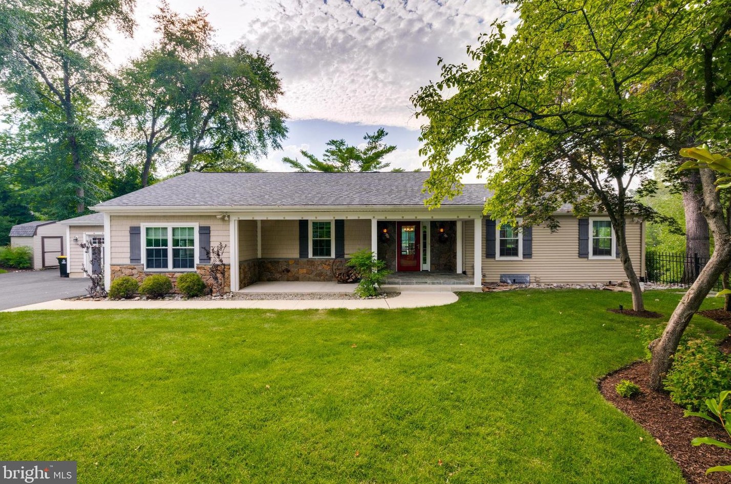 164 Lakeside Dr, Medford, NJ 08055-8421