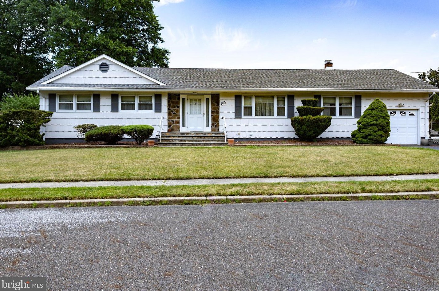22 Ticonderoga Dr, Chesterfield, NJ 08505