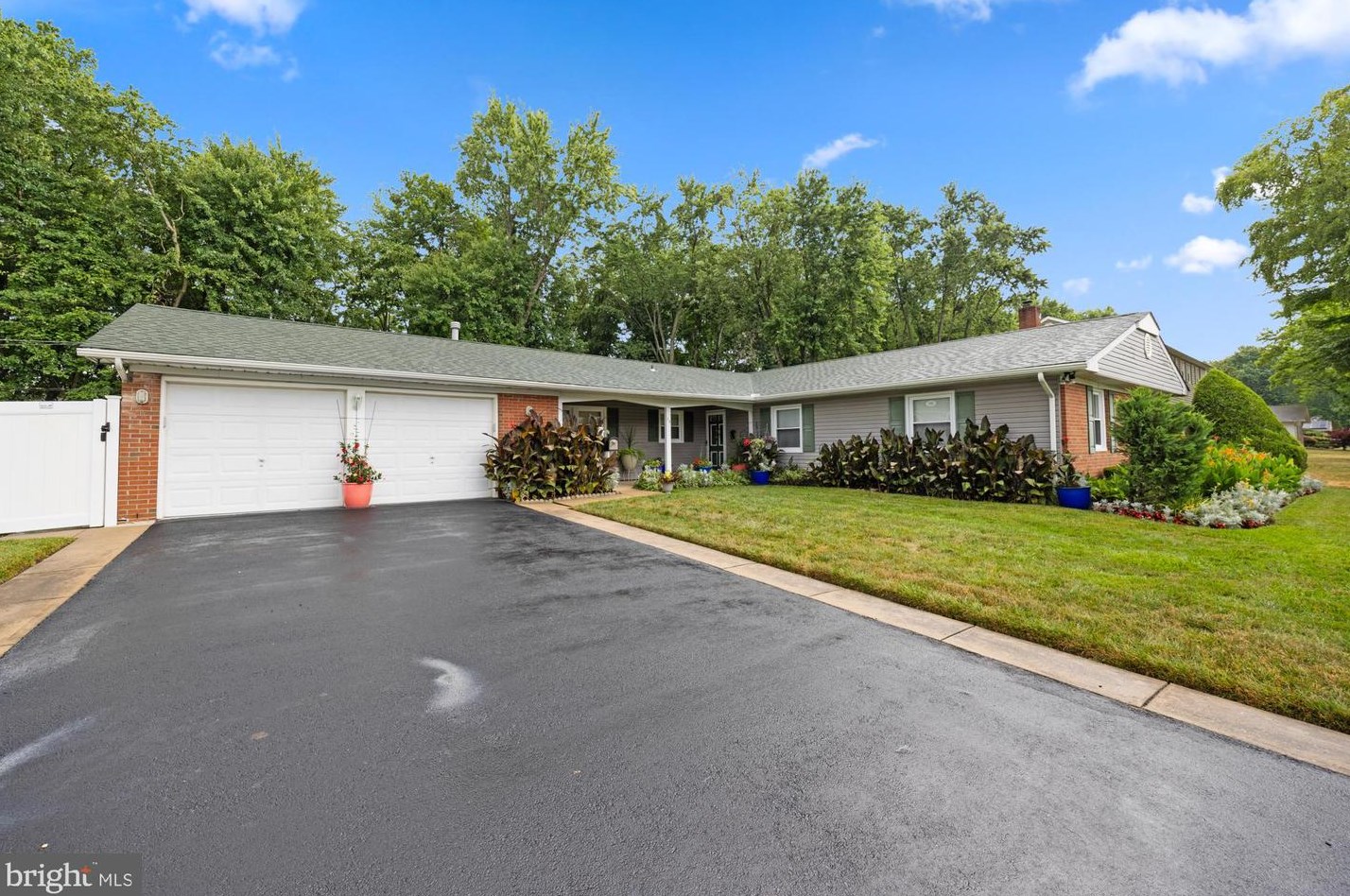 24 E Stokes Rd, Willingboro, NJ 08046