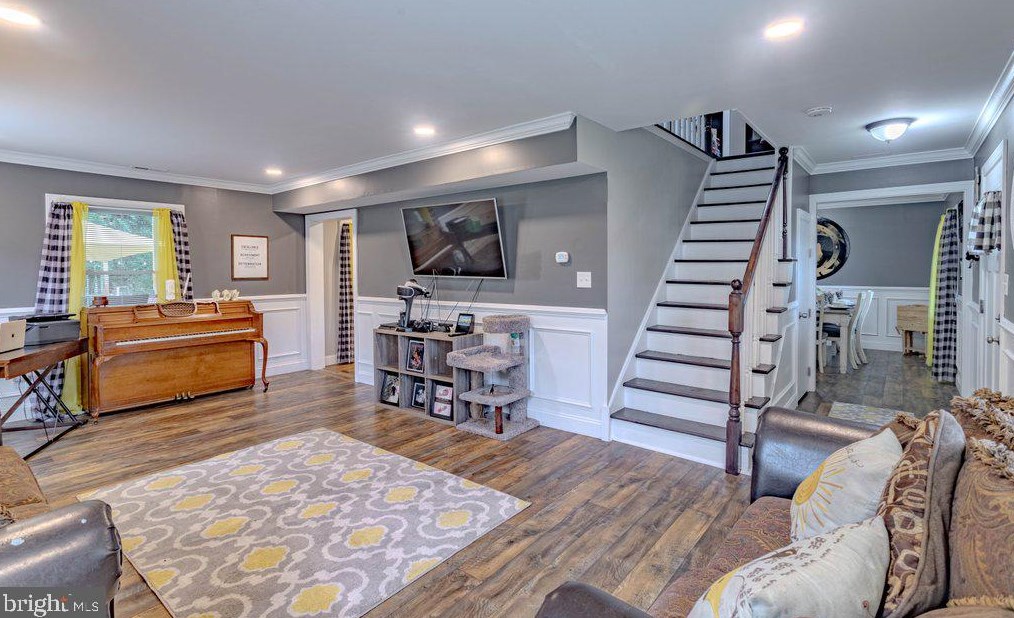 81 Pageant Ln, Willingboro, NJ 08046