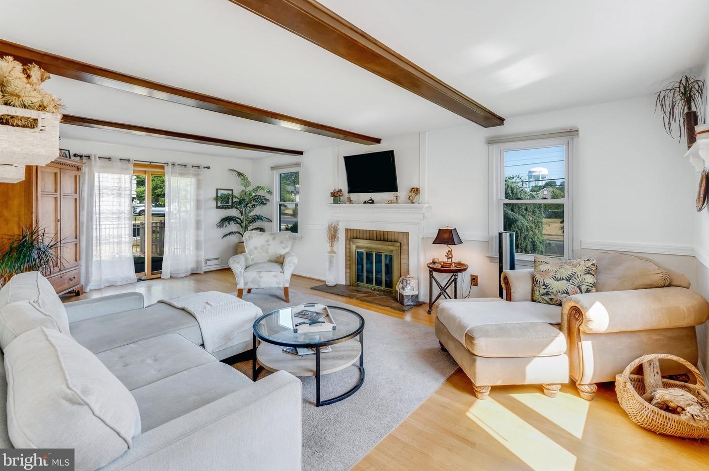 901 Hilltop Rd, Riverton, NJ 08077