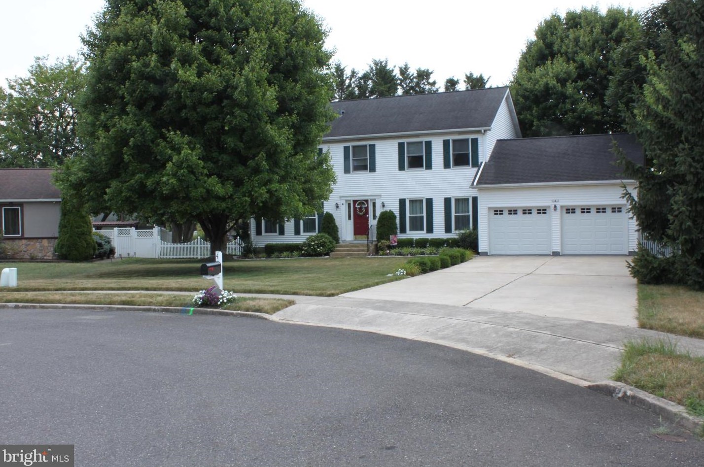 4 Pelle Ct, Florence, NJ 08518