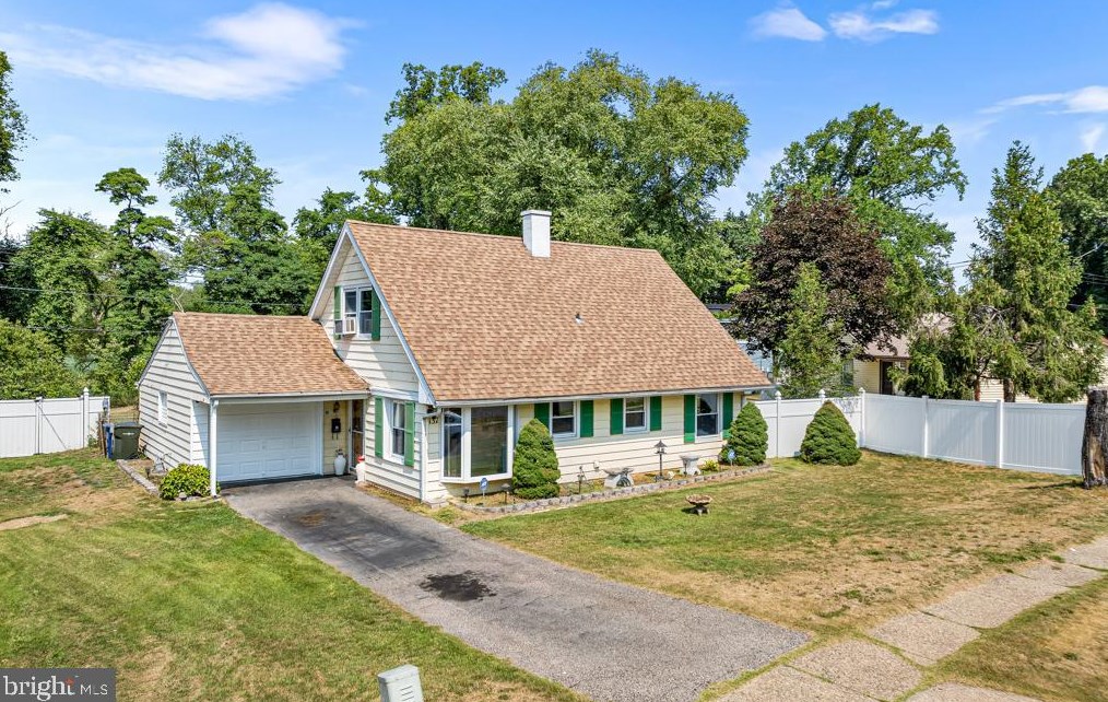 137 Plumtree Ln, Willingboro, NJ 08046