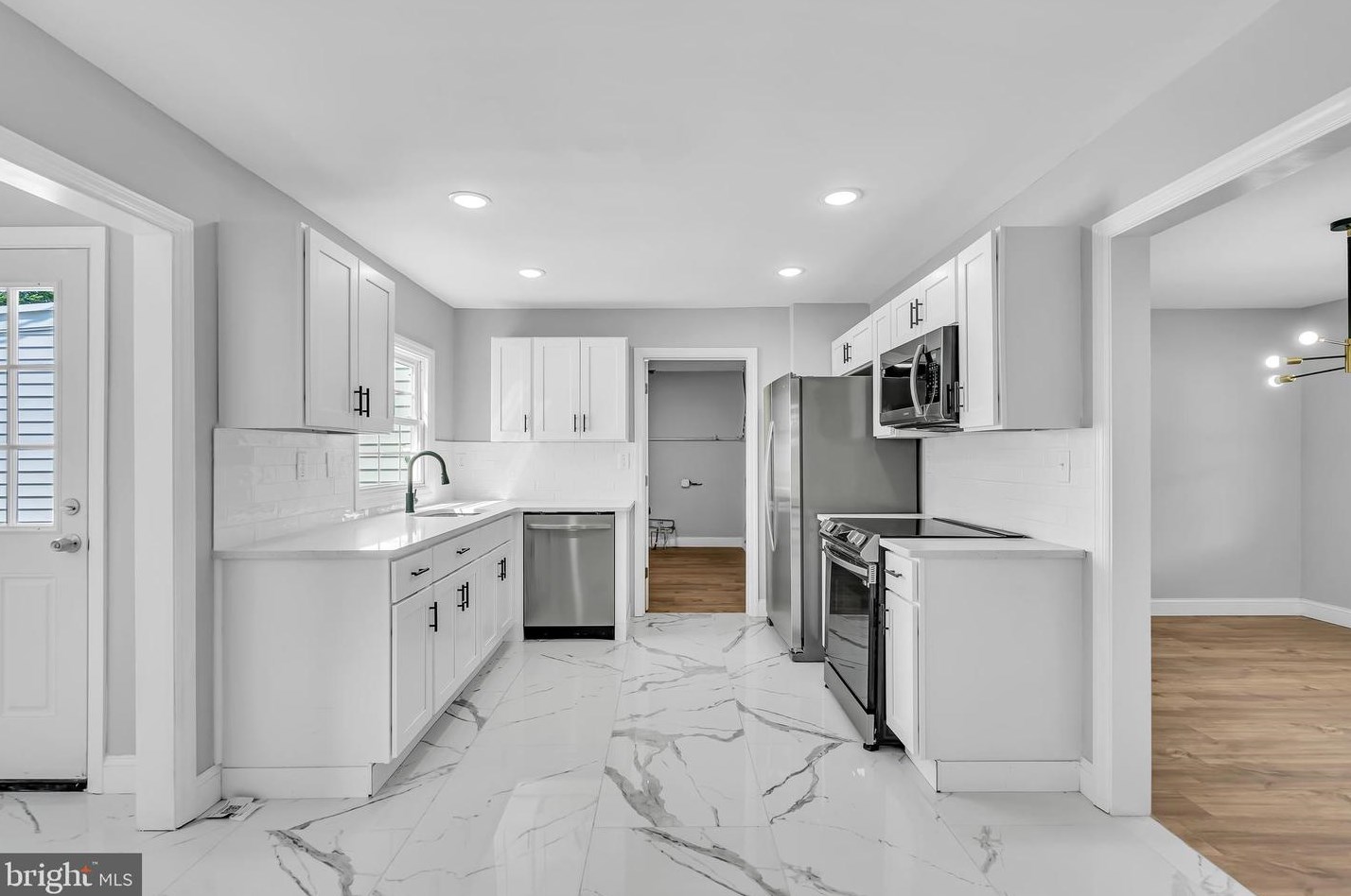 61 Sherwood Ln, Willingboro, NJ 08046