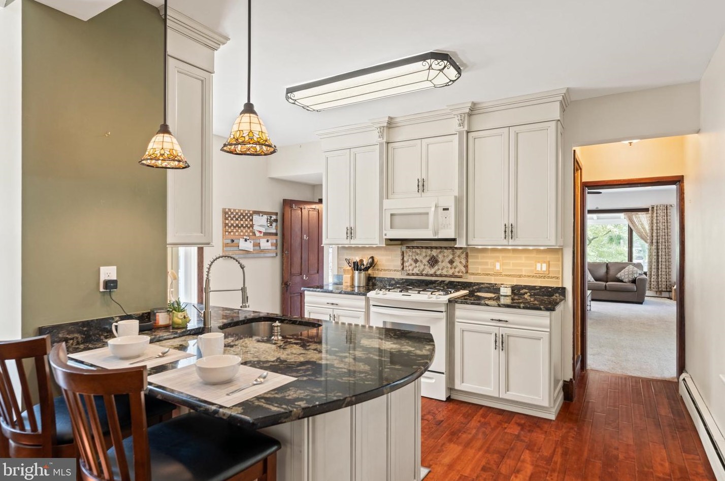 24 Central Ave, Moorestown NJ  08057-2415 exterior