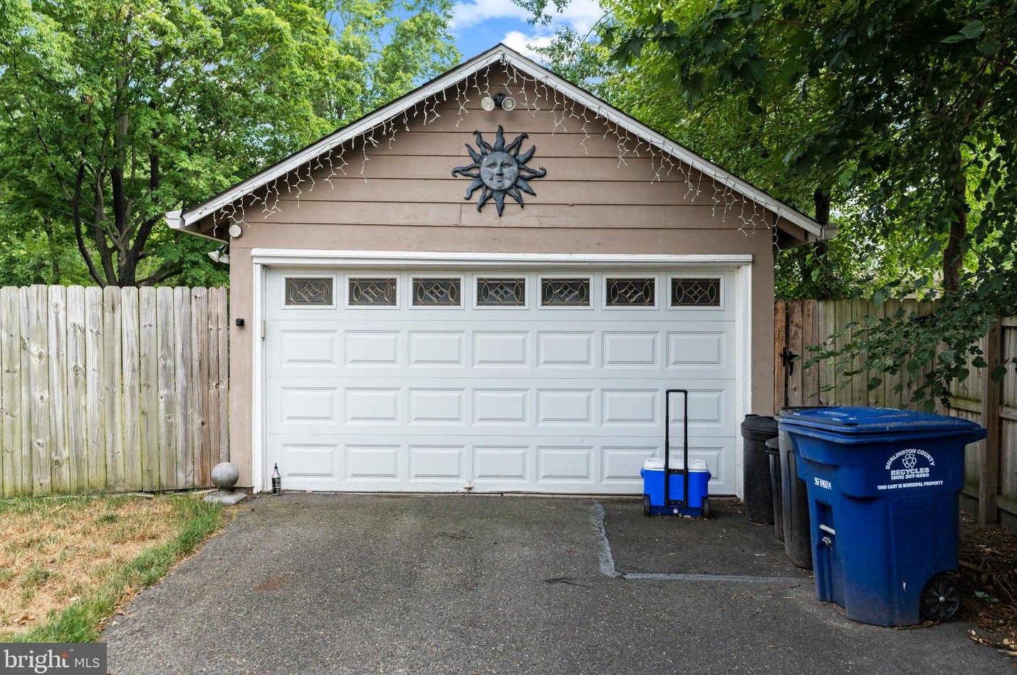 24 Central Ave, Moorestown NJ  08057-2415 exterior