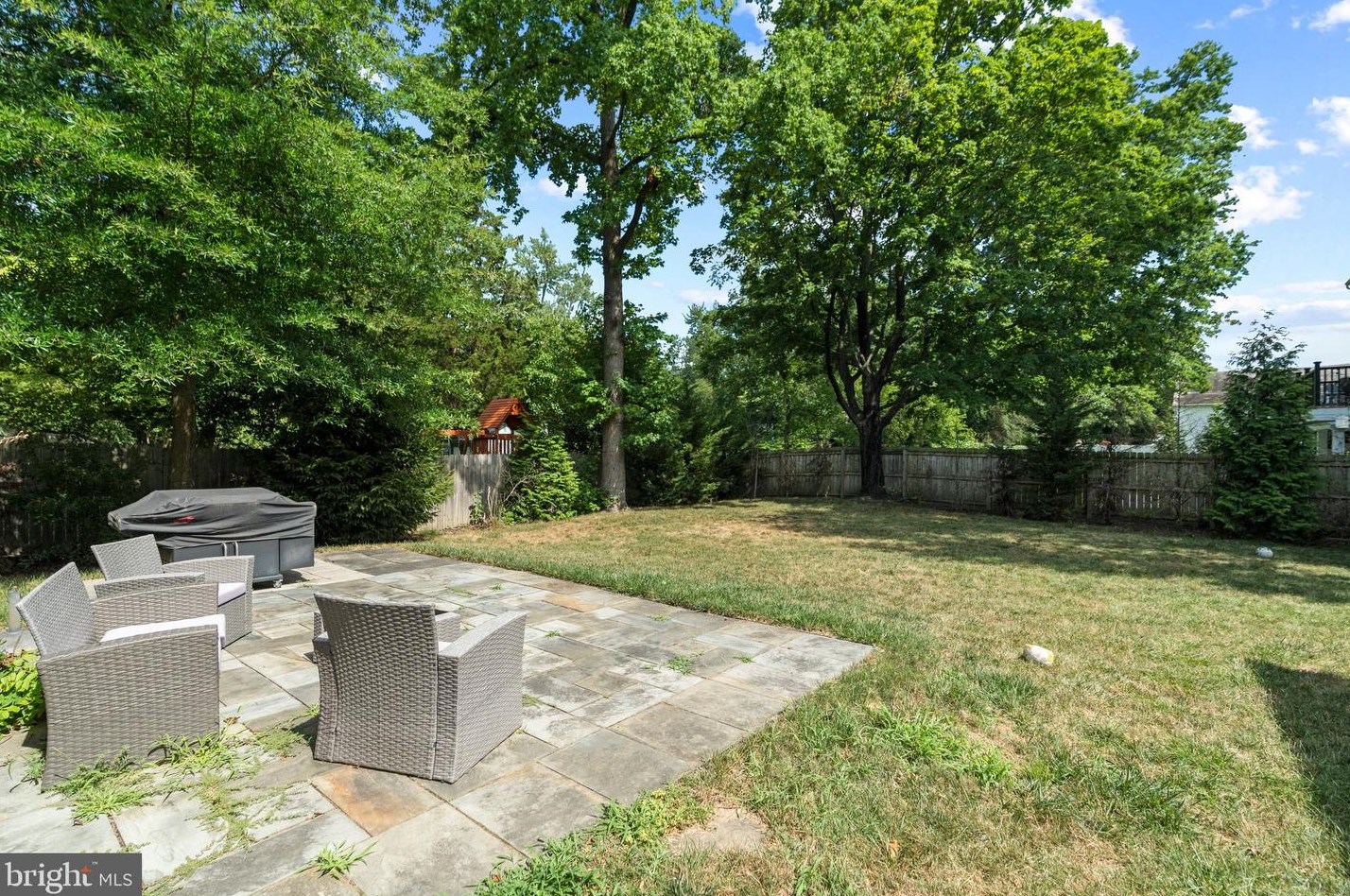 24 Central Ave, Moorestown NJ  08057-2415 exterior