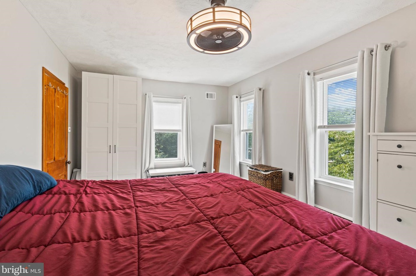 24 Central Ave, Moorestown NJ  08057-2415 exterior