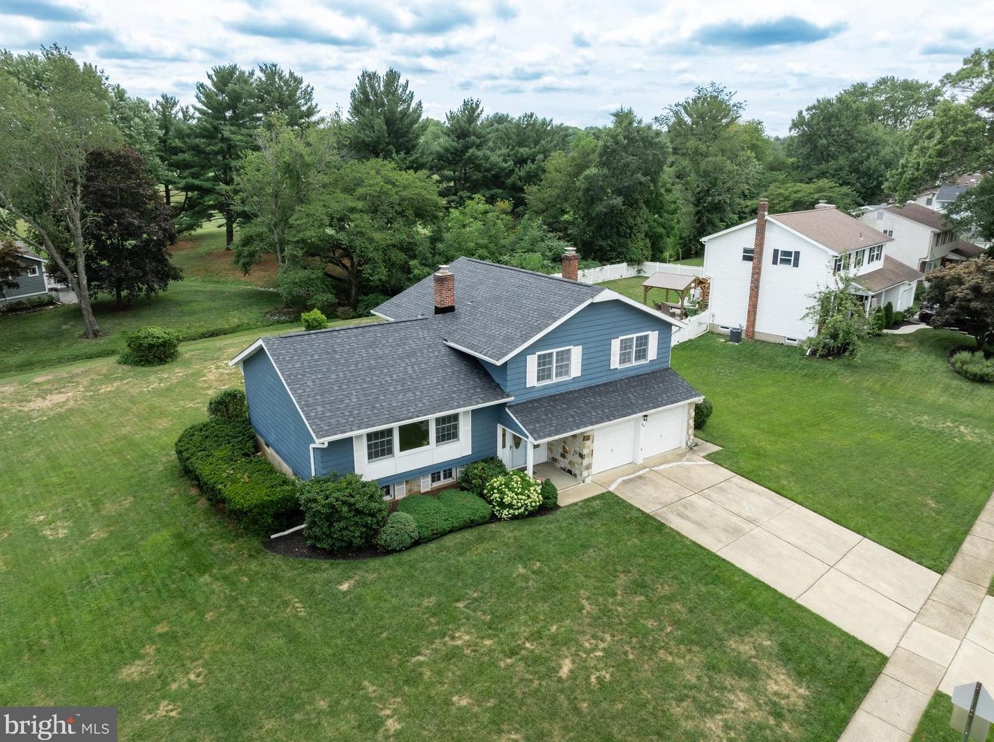 141 Ramblewood Pkwy, Mount Laurel, NJ 08054-2315
