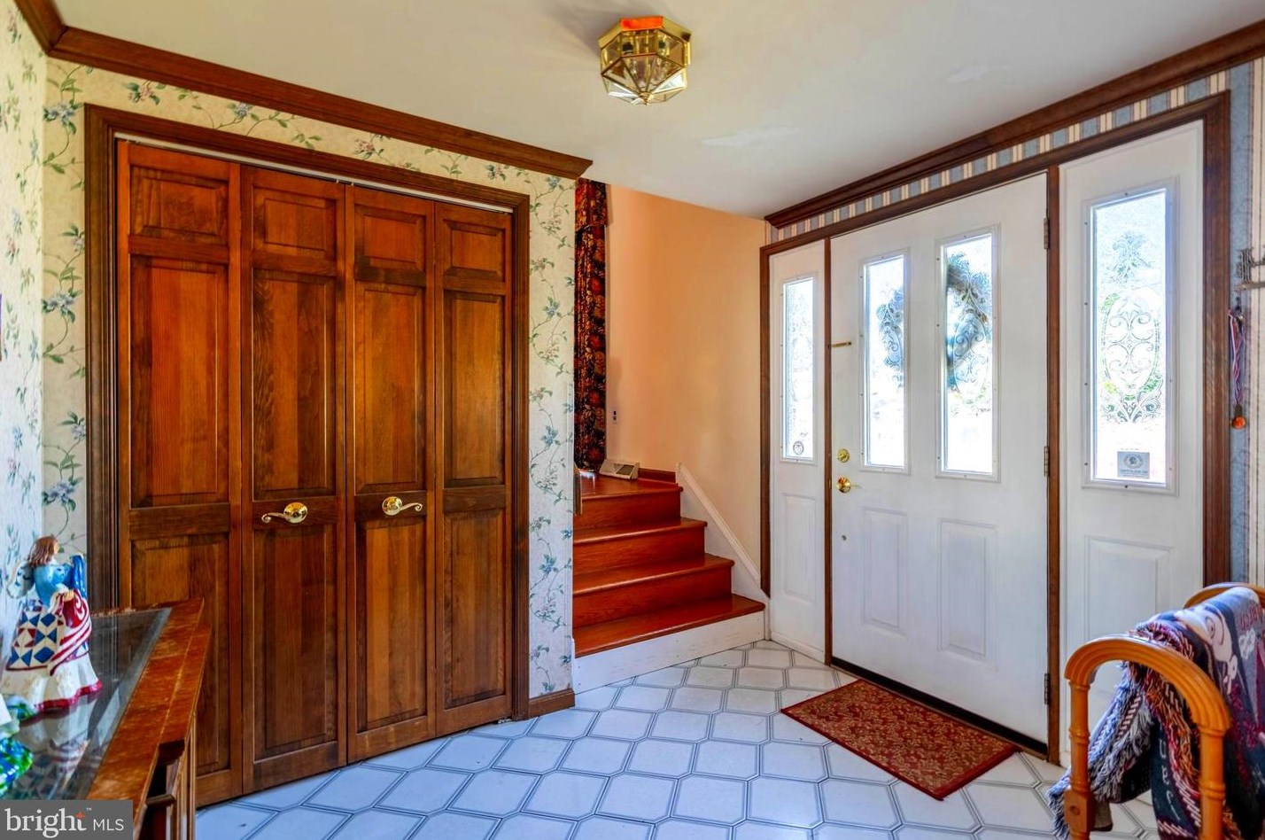 208 Jan Dr, Riverton, NJ 08077