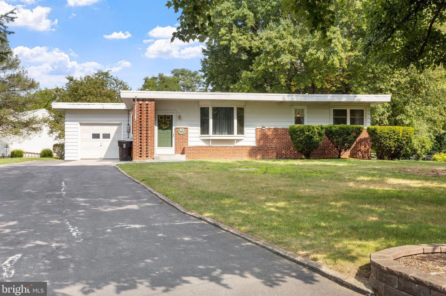61 Janeway Ave, Moorestown, NJ 08057