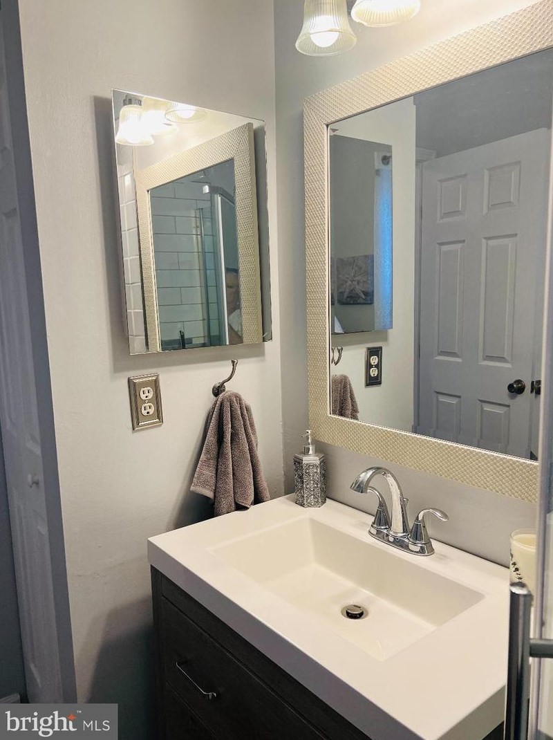 2167 Harbour Dr, Palmyra NJ  08065-1123 exterior