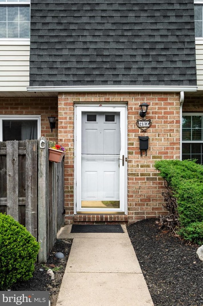 2139 Harbour Dr, Palmyra NJ  08065-1105 exterior