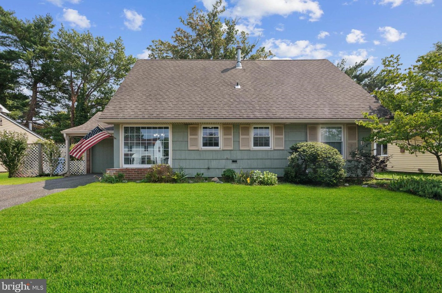 211 Somerset Dr, Willingboro, NJ 08046