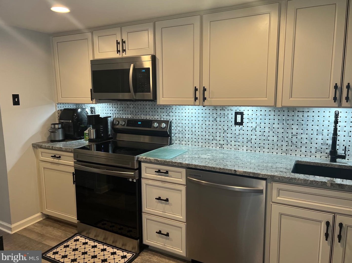 11 Ruscombe Ct, Willingboro, NJ 08046