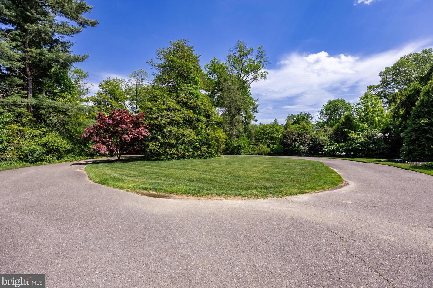 840 Golfview Rd, Moorestown NJ 08057-2024 exterior