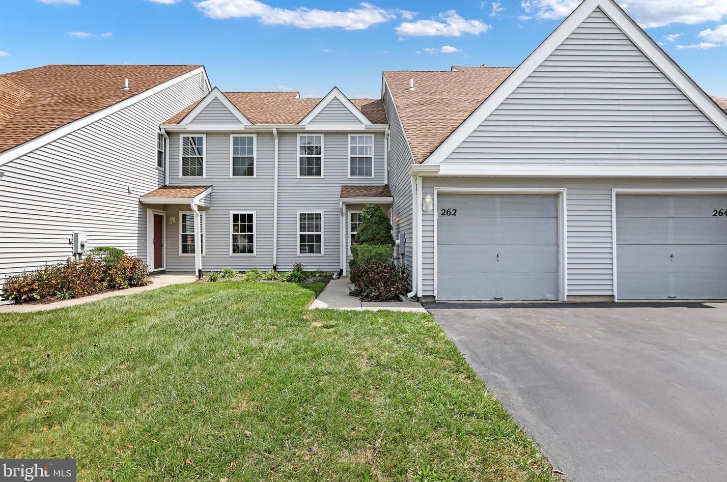 262 Birch Hollow Dr, Chesterfield, NJ 08505