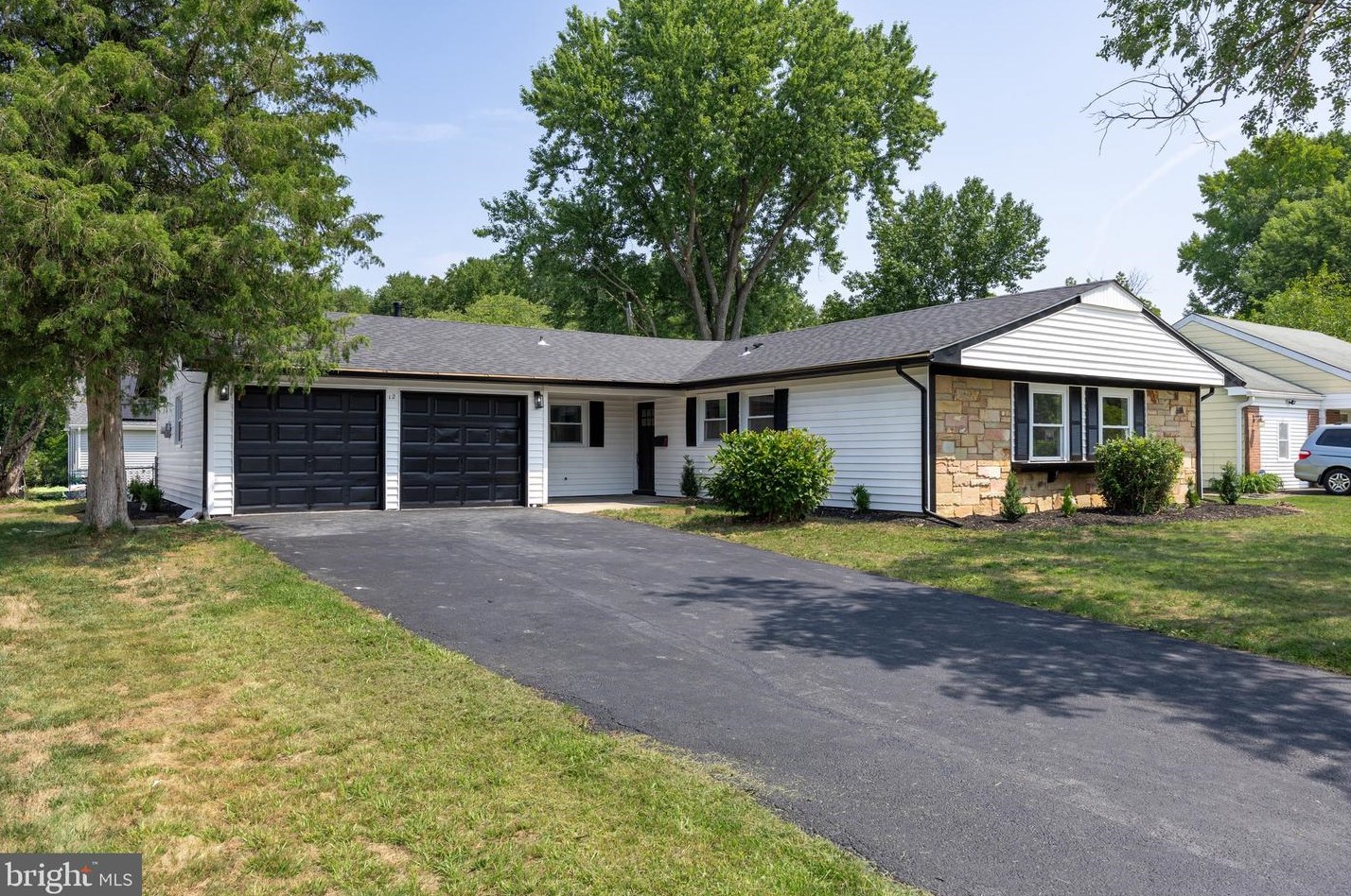 12 Expert Ln, Willingboro, NJ 08046