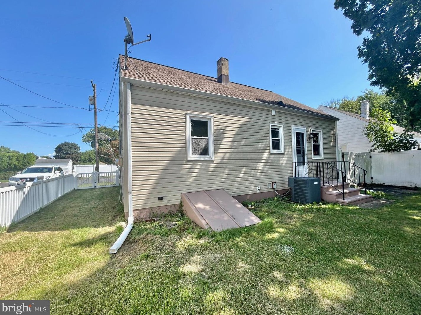717 Chestnut St, Florence, NJ 08518