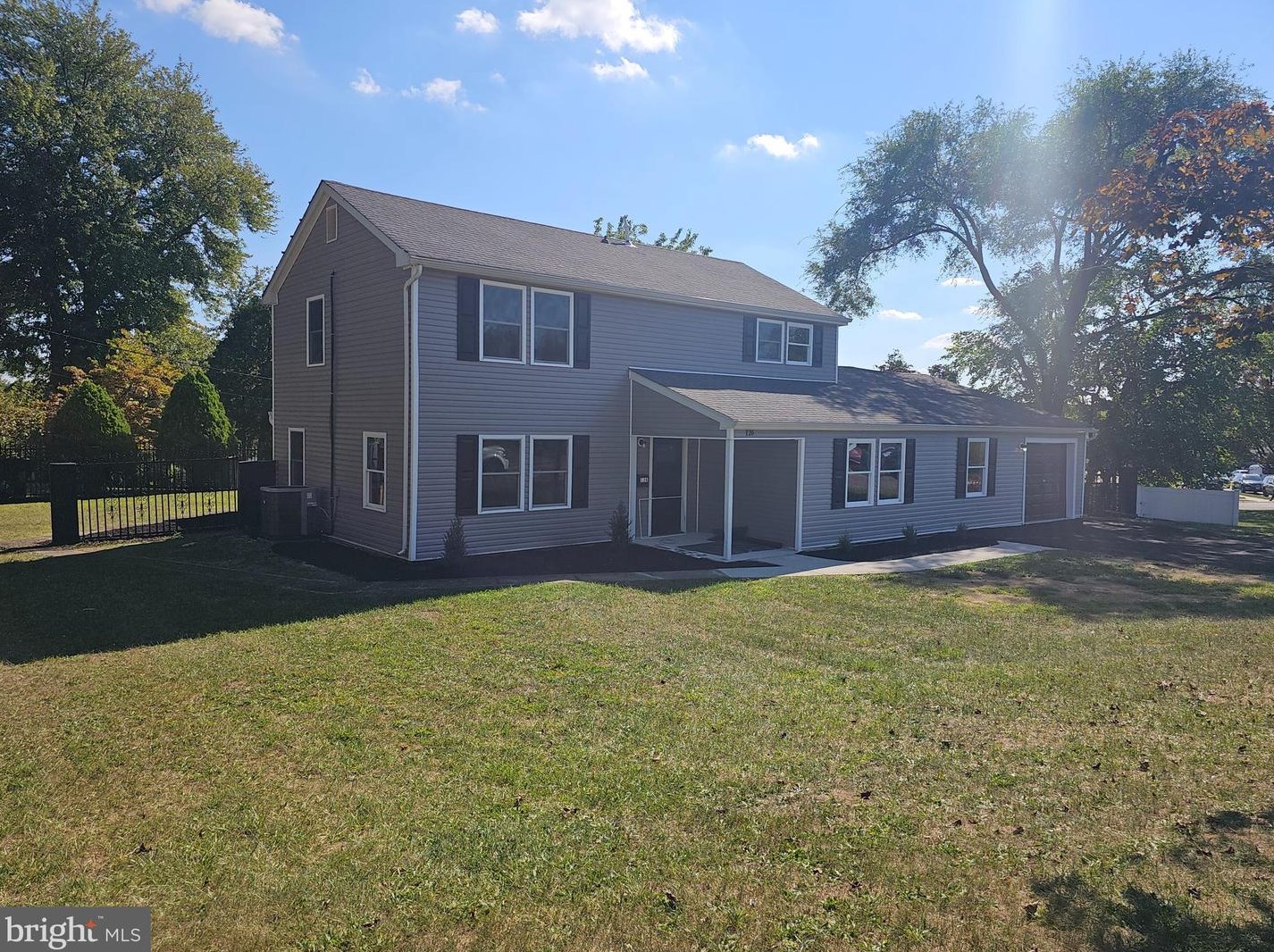 126 Hampshire Ln, Willingboro, NJ 08046-1736