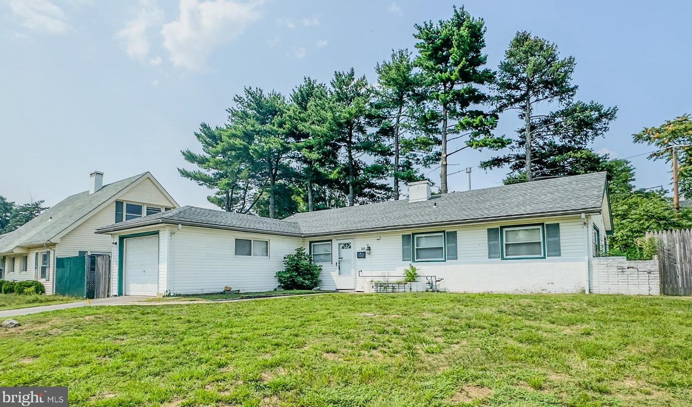 25 Sherwood Ln, Willingboro, NJ 08046