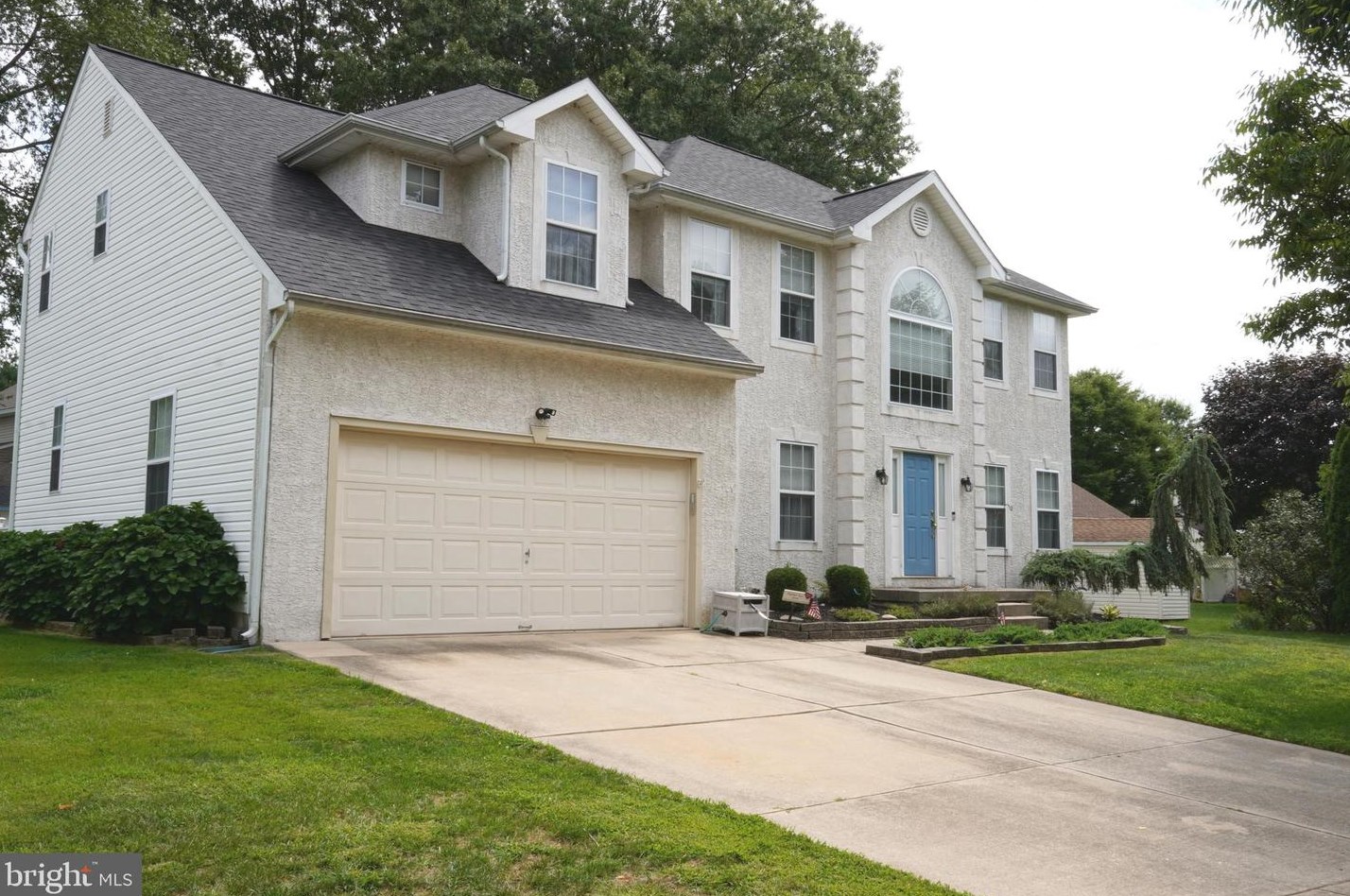 613 E 6th St, Florence, NJ 08518