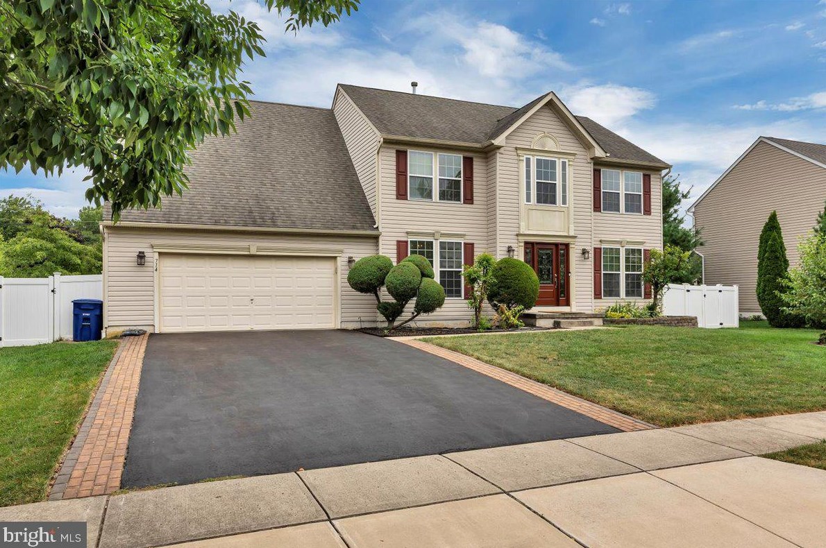 714 Varga Cir, Florence, NJ 08518