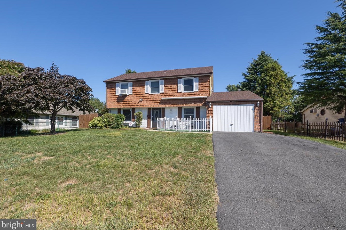5 Midfield Ln, Willingboro, NJ 08046