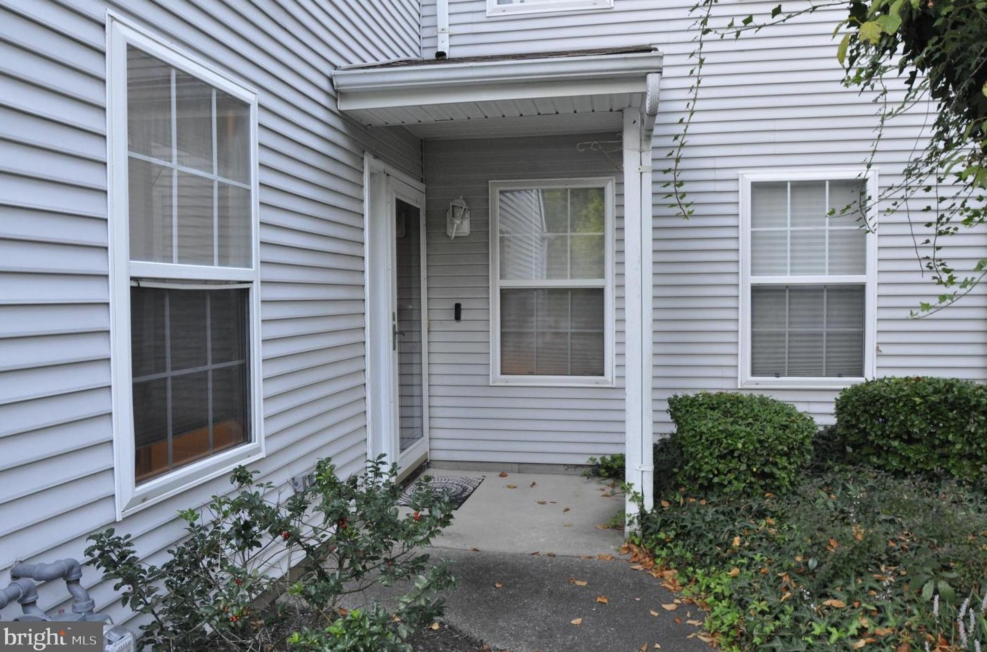 145 Birch Hollow Dr, Chesterfield, NJ 08505