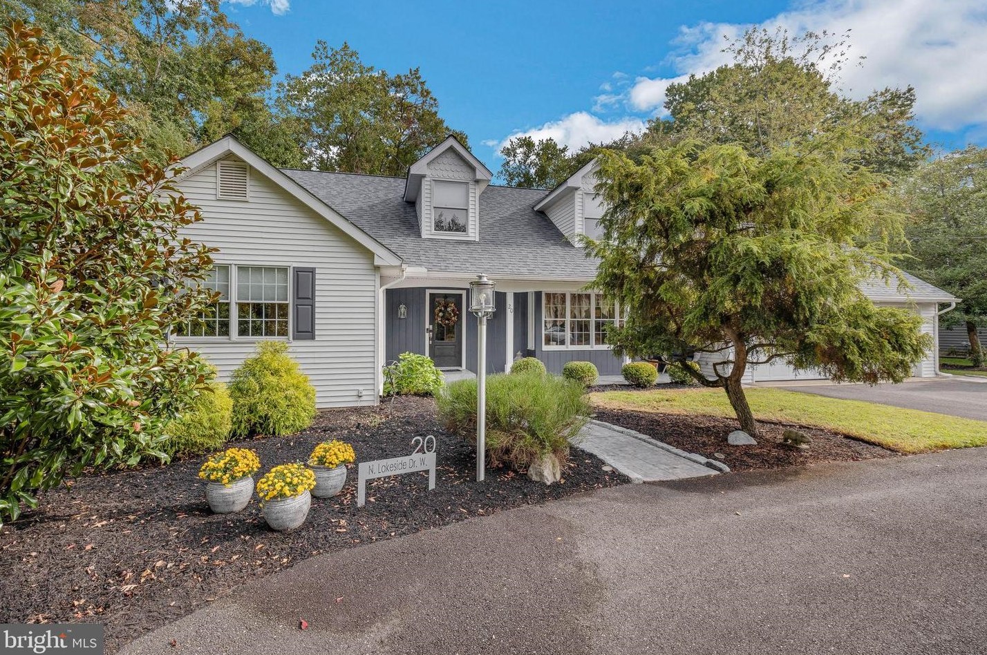 20 Lakeside Dr, Medford, NJ 08055-9266