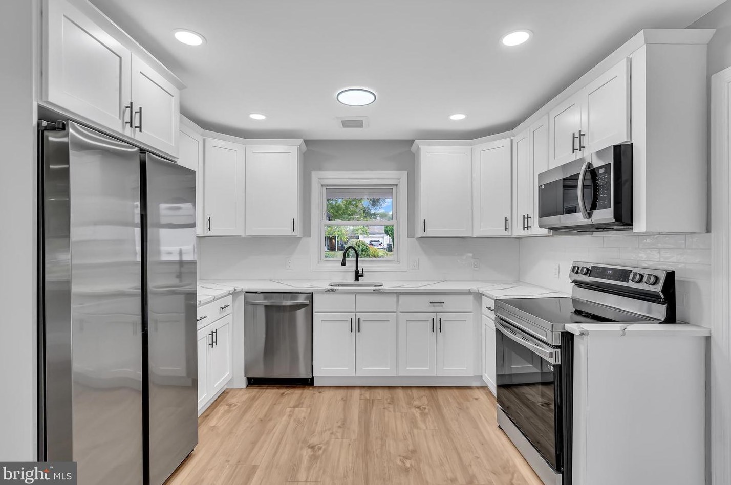 38 Pembrook Ln, Willingboro, NJ 08046