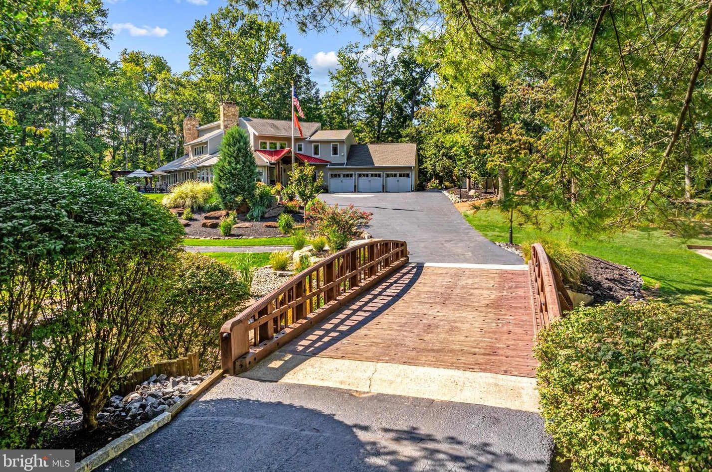 7 Cortland Shire Dr, Moorestown, NJ 08057