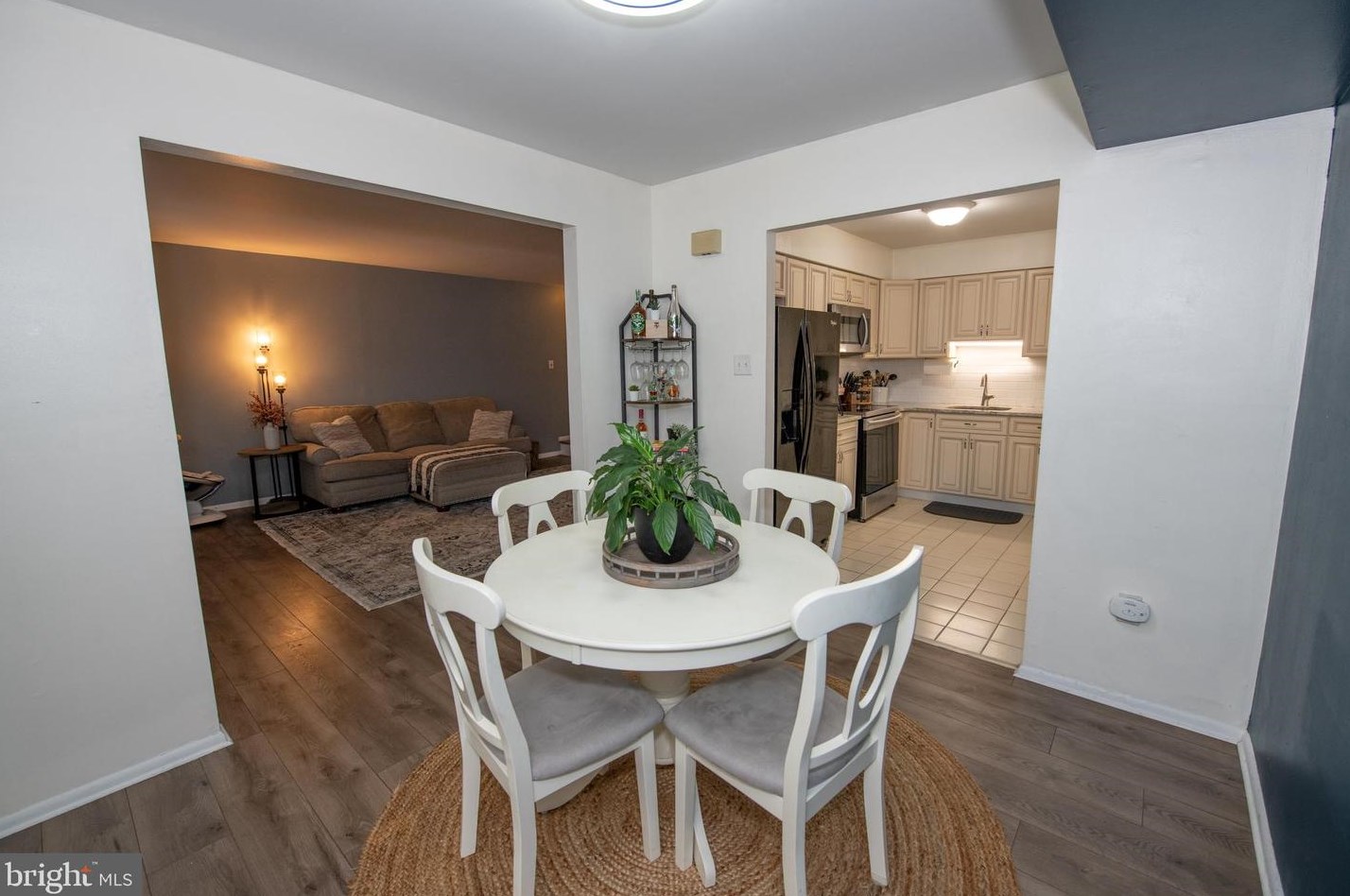 1062 Harbour Dr, Palmyra NJ  08065-1211 exterior