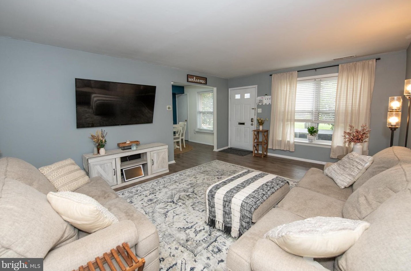 1062 Harbour Dr, Palmyra NJ  08065-1212 exterior