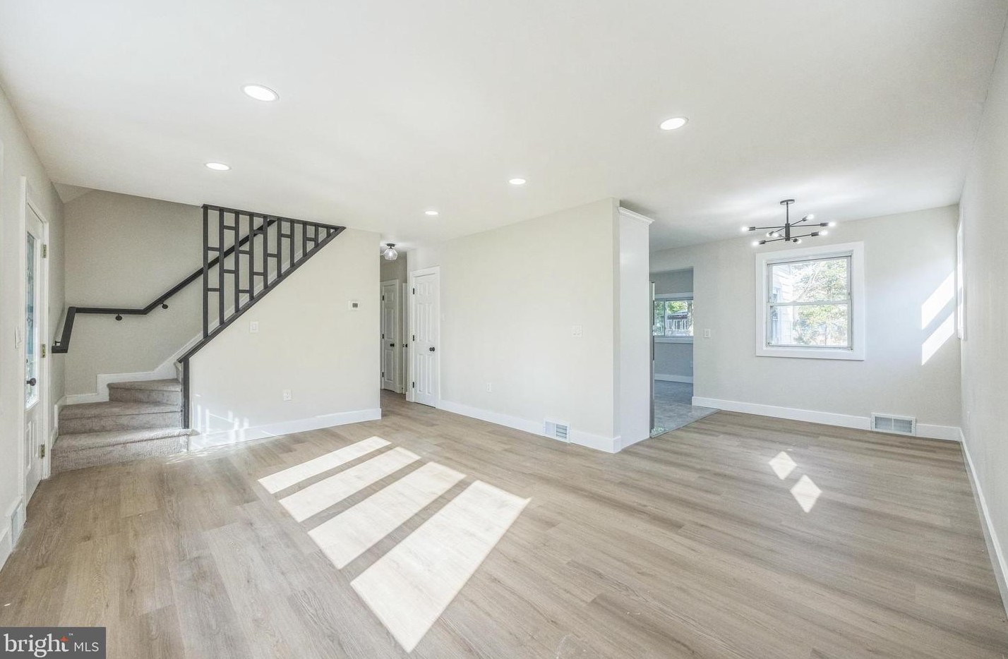 217 W Front St, Palmyra, NJ 08065