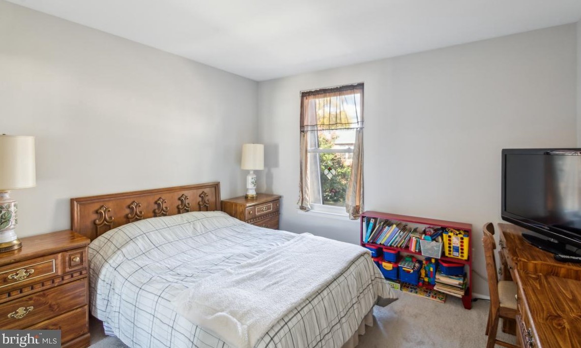 2118 Harbour Dr, Palmyra NJ 08065-1105 exterior