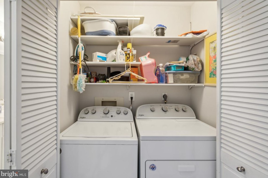 2118 Harbour Dr, Palmyra NJ 08065-1105 exterior