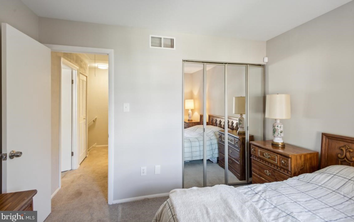 2118 Harbour Dr, Palmyra NJ 08065-1105 exterior