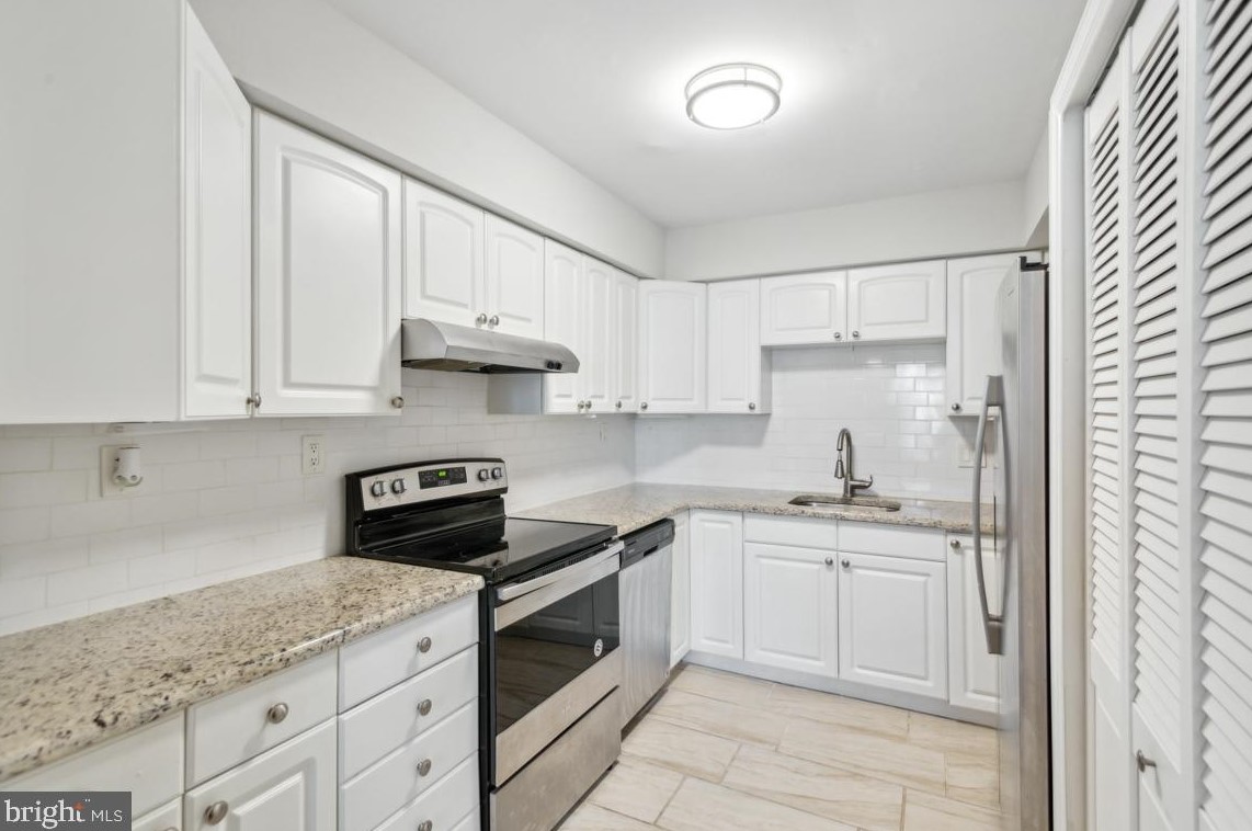 2118 Harbour Dr, Palmyra NJ 08065-1105 exterior