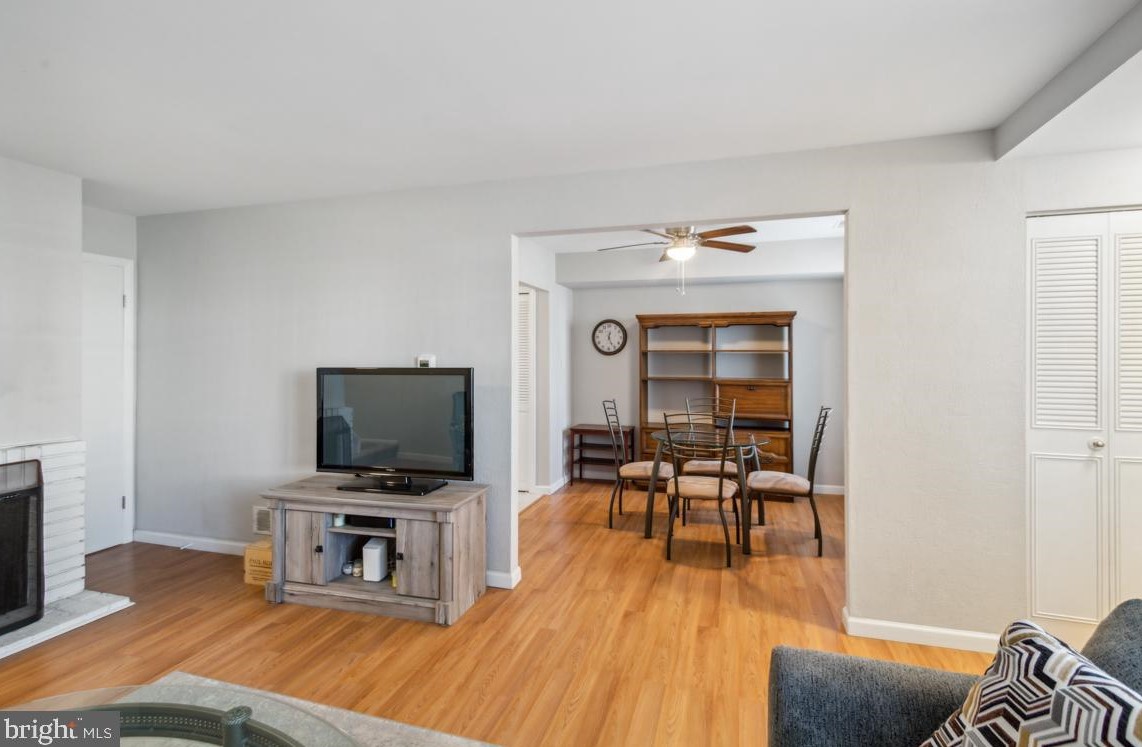 2118 Harbour Dr, Palmyra NJ 08065-1105 exterior