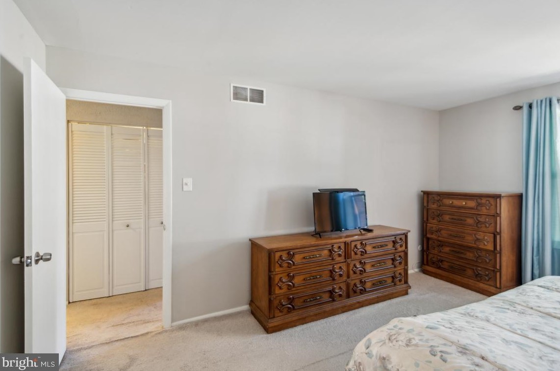 2118 Harbour Dr, Palmyra NJ 08065-1105 exterior