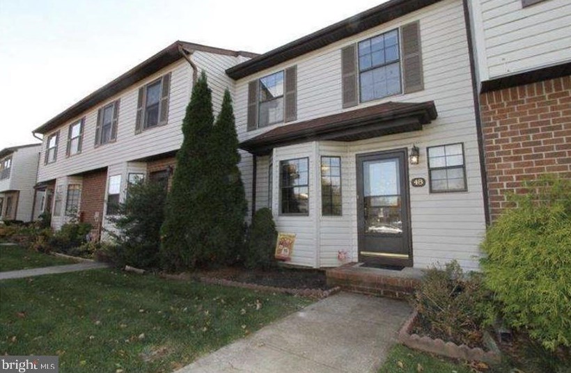 48 Constitution Dr, Chesterfield, NJ 08505-2530