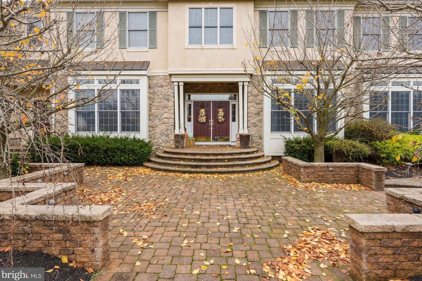 352 Salem Rd, Moorestown, NJ 08057-3823
