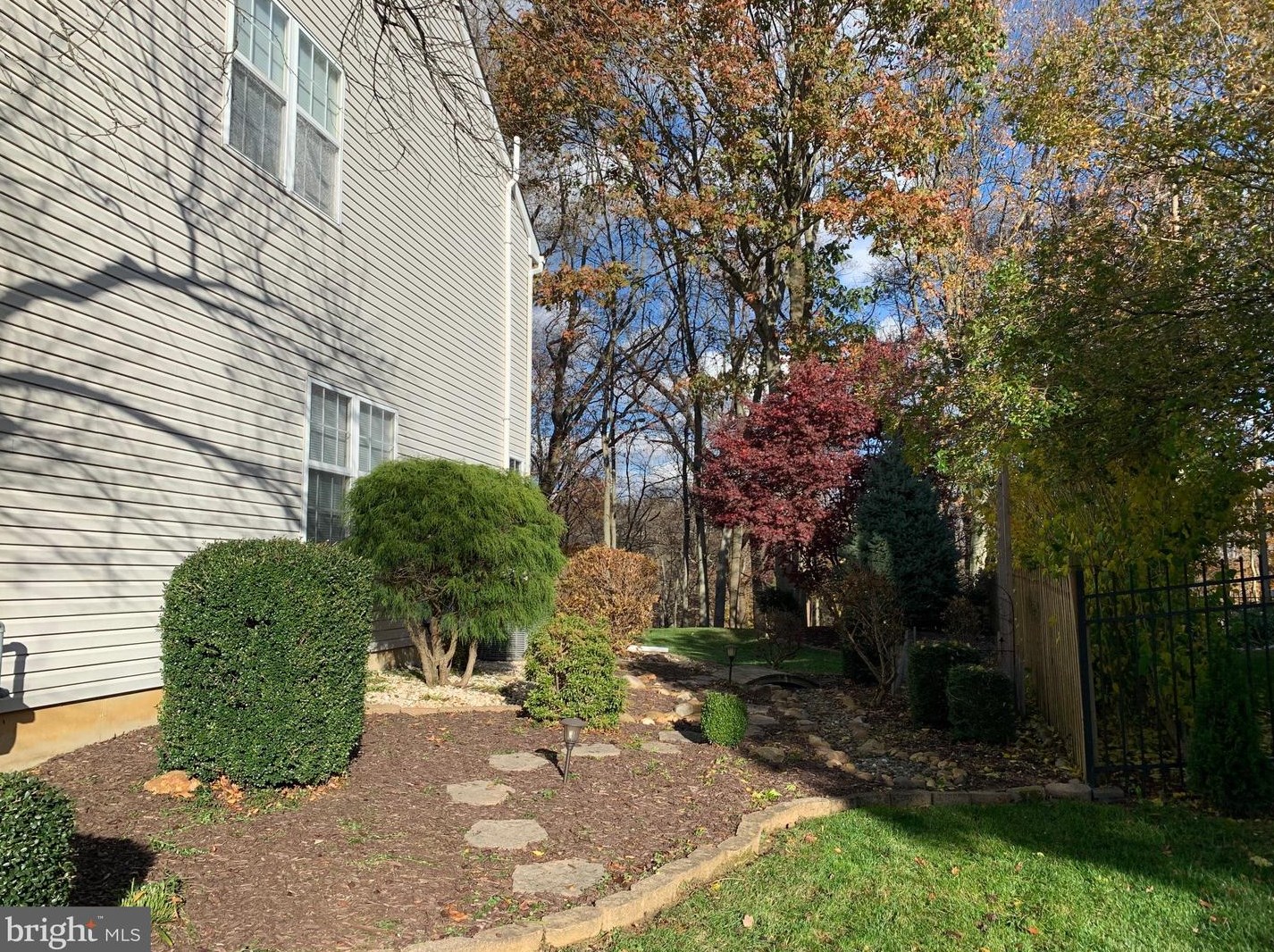 69 Creekwood Dr, Chesterfield, NJ 08505-4802