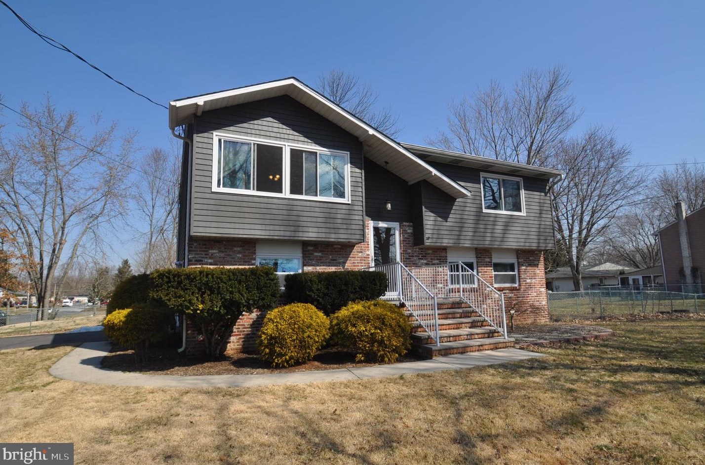 13 Hockamick Rd, Cookstown, NJ 08511