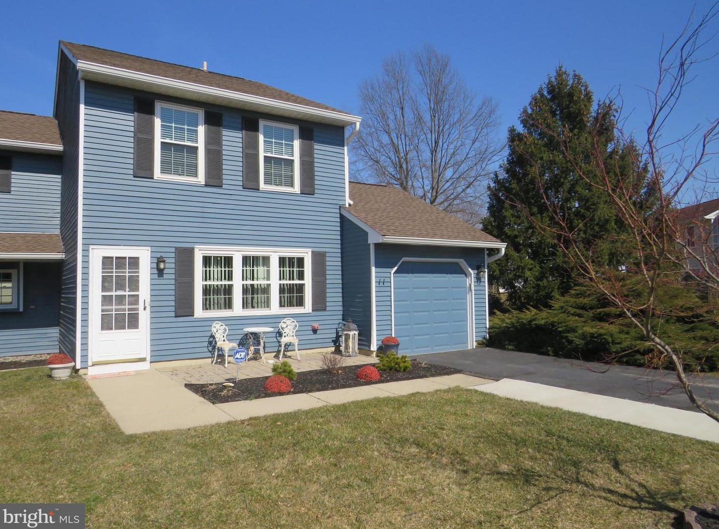 11 Berkshire Ct, Chesterfield, NJ 08505-3106